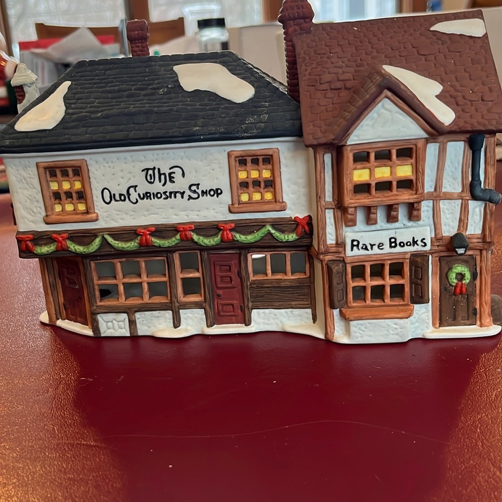 Department 56 Dickens Village series the old curiosity shop ￼